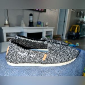 Women’s Toms Shoes size 5.5